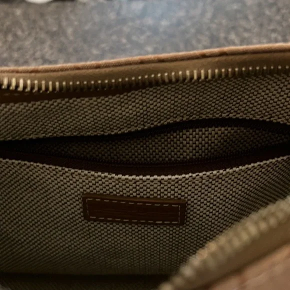 Dooney and Bourke handbag - Picture 8 of 12